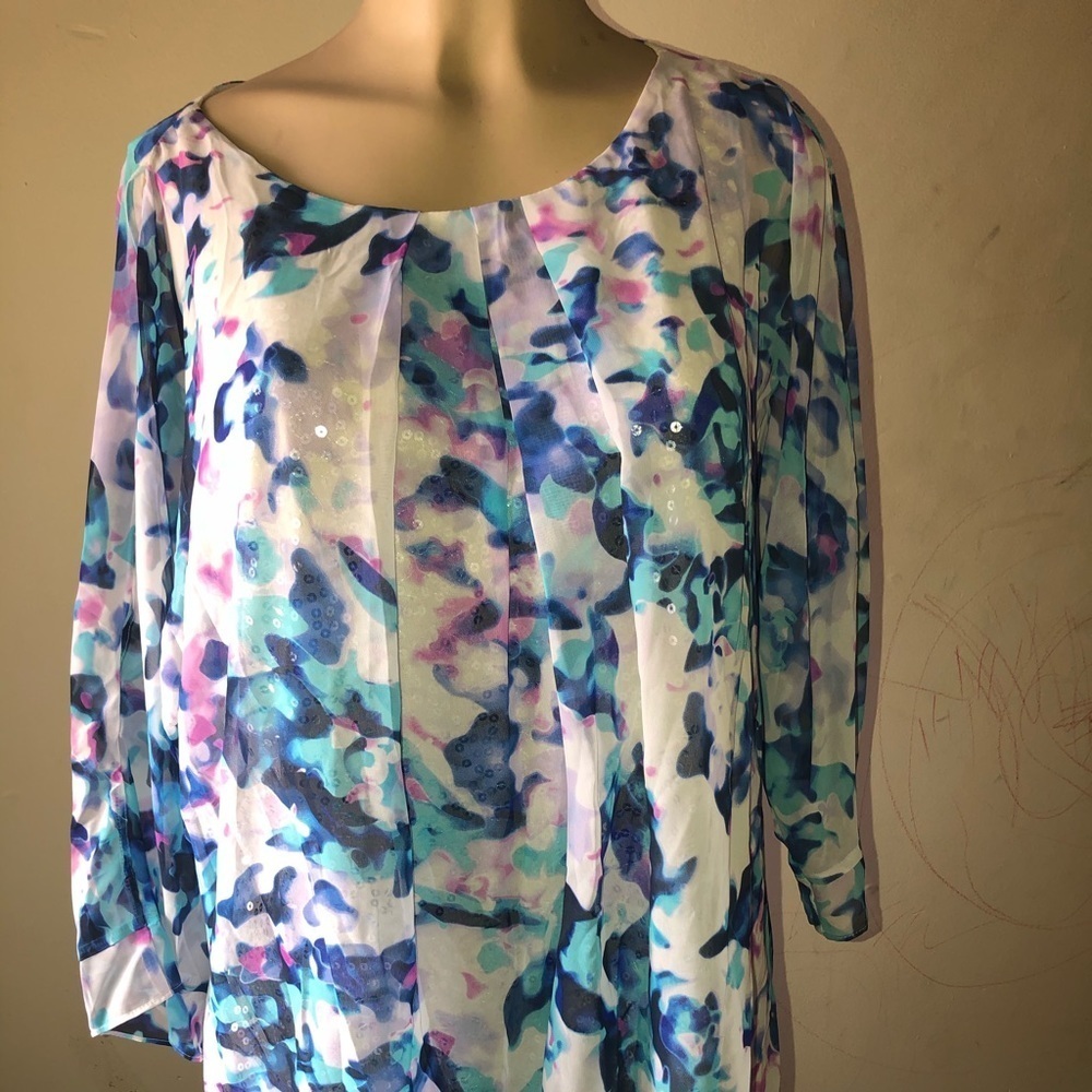 Jennifer Lopez cold shoulder Multi-color top